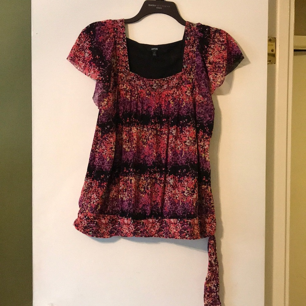 Playful XL Apt9 shirt with side tie!